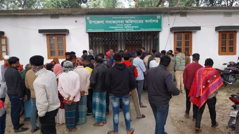 জয়পুরহাটে সমাজসেবা কার্যালয়ে অফিস সহায়কের ঝুলন্ত মরদেহ উদ্ধার