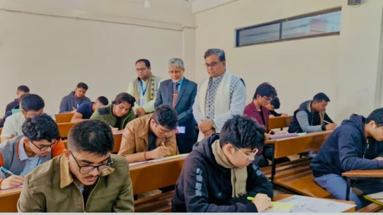 জাবিতে তৃতীয় দিনের ভর্তি পরীক্ষা চলছে, অংশ নিচ্ছে ‘সি–১’ ও ‘ডি’ ইউনিটের ভর্তিচ্ছুরা