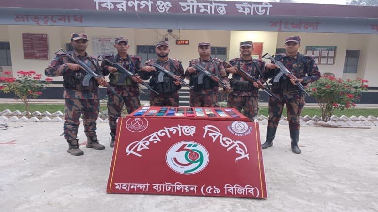 চাঁপাইনবাবগঞ্জ সীমান্তে ২৯টি ভারতীয় মোবাইল জব্দ