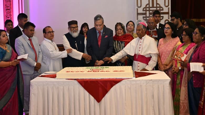বড়দিনে শুভেচ্ছা বিনিময় করলেন রাষ্ট্রপতি