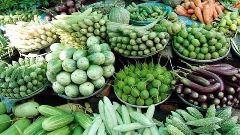 শীত বাড়ায় কমলো শাক সবজির দাম