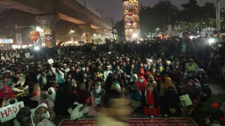 রাতভর শাহবাগেই অবস্থান কর্মসূচি ঘোষণা বিক্ষোভকারীদের