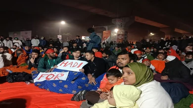 হাদি হত্যার বিচারের দাবিতে শাহবাগে গভীর রাত পর্যন্ত জেগে নারী ও শিশুরা