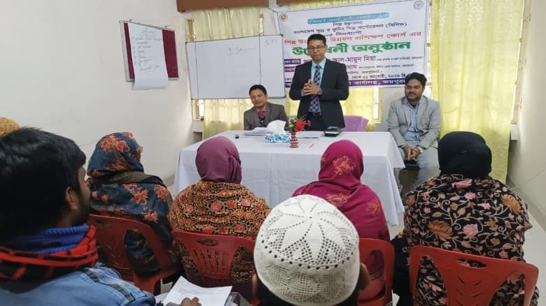 উদ্যোক্তা হলেই বদলায় জীবন, এগিয়ে যায় সমাজ: জয়পুরহাট জেলা প্রশাসক