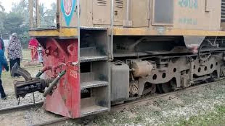 উদ্ধার কাজ চলছে, বন্ধ ঢাকা-ময়মনসিংহ ট্রেন চলাচল