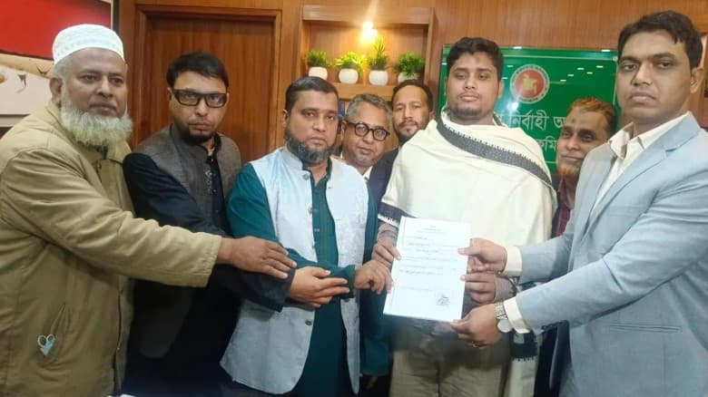 জামায়াতের প্রার্থীকে নিয়ে মনোনয়নপত্র জমা দিলেন হাসনাত আবদুল্লাহ