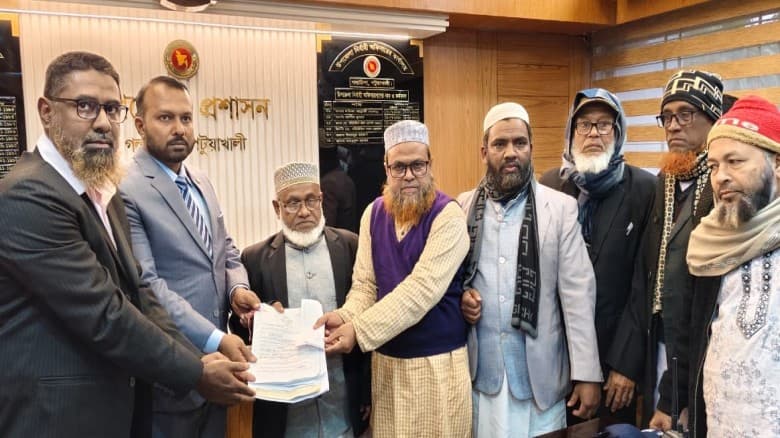 ভিপি নূরের প্রতিদ্বন্দি জামায়াতের প্রার্থী অধ্যাপক শাহ আলমের মনোনয়ন দখিল