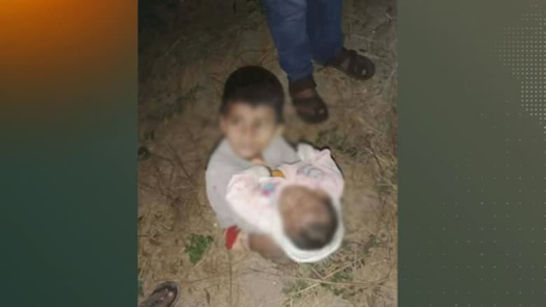 কনকনে শীতের রাতে ২ শিশুকে রাস্তায় ফেলে গেল বাবা-মা!