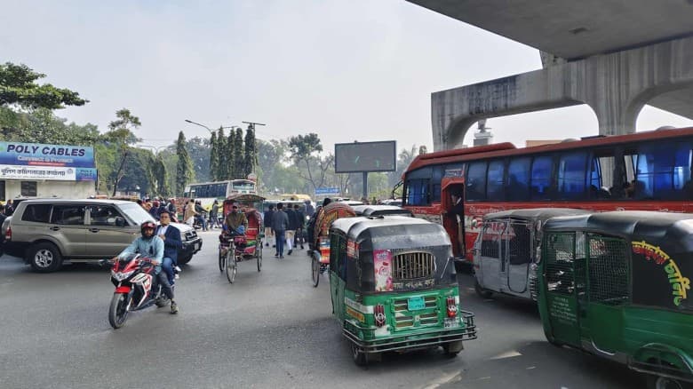 আগারগাঁও থেকে যান চলাচল বন্ধ, পায়ে হেঁটেই জানাজায় যাচ্ছেন মানুষ
