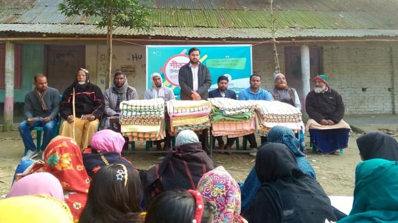 চুয়াডাঙ্গা ভলান্টিয়ার্স এর উদ্যোগে শীতবস্ত্র বিতরণ