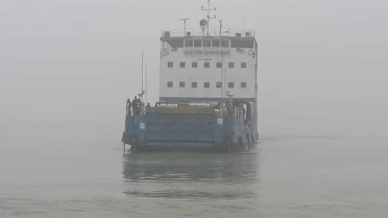 প্রায় ৭ ঘণ্টা বন্ধ থাকার পর ফেরি চলাচল স্বাভাবিক