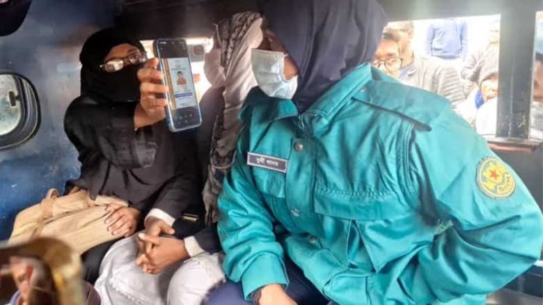 শিবিরের ভিপি প্রার্থীর স্ত্রীকে হেনস্তা ও পুলিশের হাতে তুলে দেয়ার অভিযোগ ছাত্রদলের বিরুদ্ধে