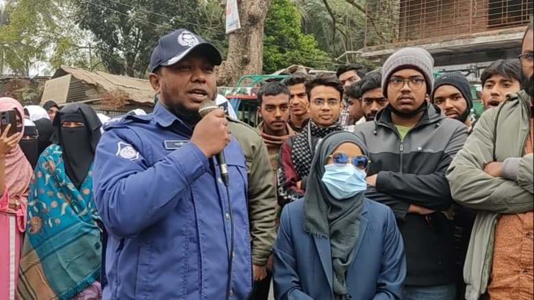 সড়ক দুর্ঘটনায় কলেজছাত্রী নিহতের প্রতিবাদে কলারোয়ায় সড়ক অবরোধ, প্রশাসনের আশ্বাস