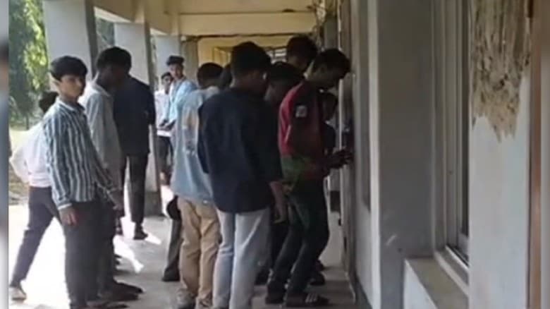 নির্বাচনী পরীক্ষায় ৭ বিষয়ে ফেল, শ্রেণিকক্ষে তালা দিলো বিএনপি নেতার ছেলে