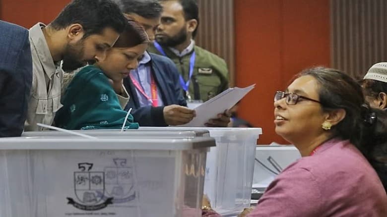 ৫ ঘণ্টা বন্ধ থাকার পর মধ্যরাতে শুরু হলো জকসু নির্বাচনের ভোট গণনা