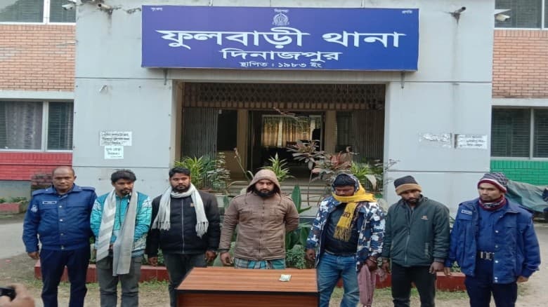 ডিবি পরিচয়ে চাঁদাবাজি: স্বেচ্ছাসেবক দলের নেতাসহ ৫ জন গ্রেফতার