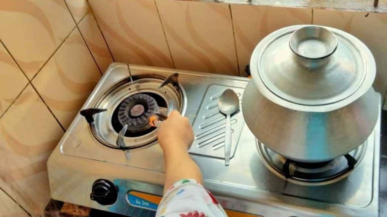 ঢাকায় গ্যাসের মারাত্মক স্বল্পচাপ, কারণ কী