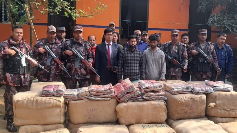 ব্রাহ্মণবাড়িয়ায় ১ কোটি ৫০ লক্ষ টাকার অবৈধ ভারতীয়  শাড়ীসহ আটক ২