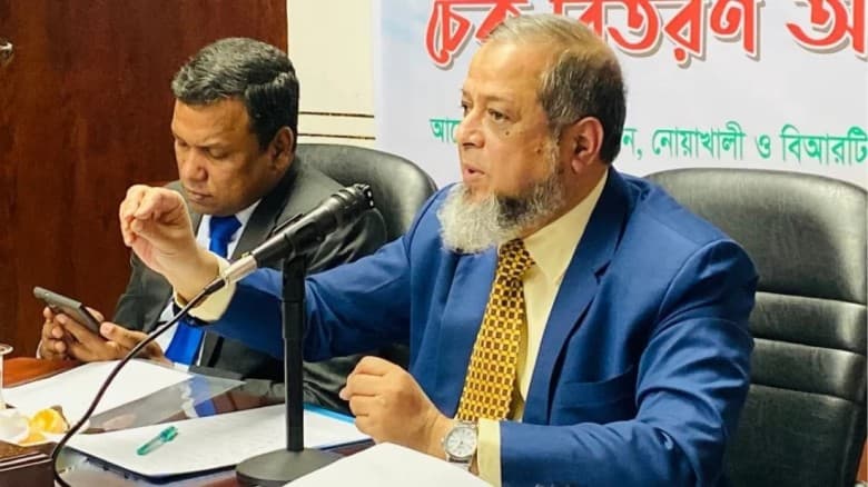 মোটরসাইকেল কিনলে দুটি হেলমেট ফ্রি দেওয়া বাধ্যতামূলক হচ্ছে: বিআরটিএ চেয়ারম্যান