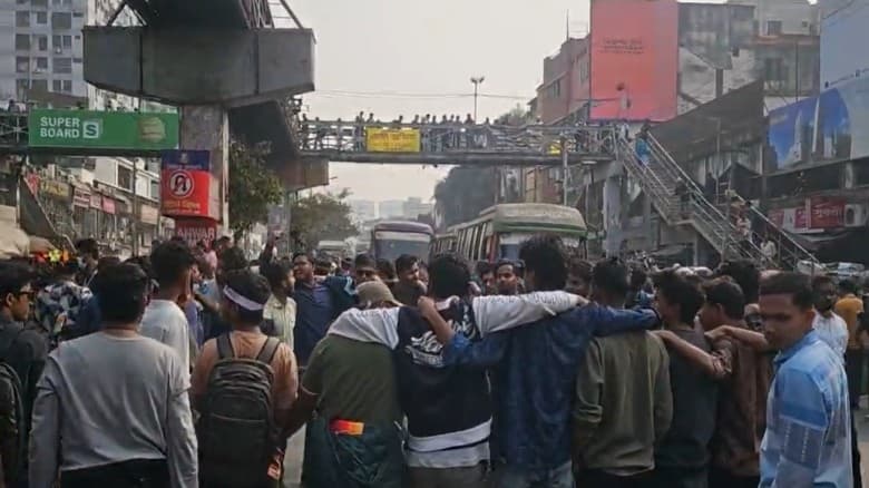 সায়েন্স ল্যাব, টেকনিক্যাল ও তাঁতীবাজার মোড় অবরোধ শিক্ষার্থীদের