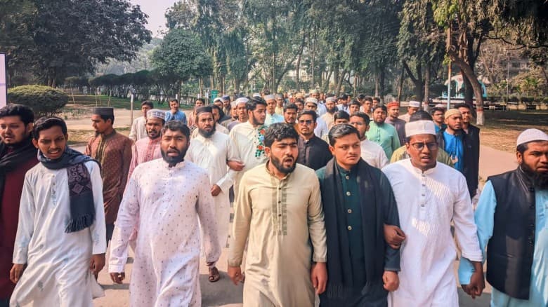 শহিদ ওসমান হাদী হত্যার বিচারের দাবিতে ইবি শিক্ষার্থীদের বিক্ষোভ মিছিল
