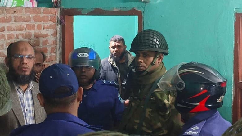 শিক্ষার্থীদের ধাওয়ার মুখে গণঅধিকার পরিষদ নেতা উদ্ধারে সেনাবাহিনী-পুলিশ