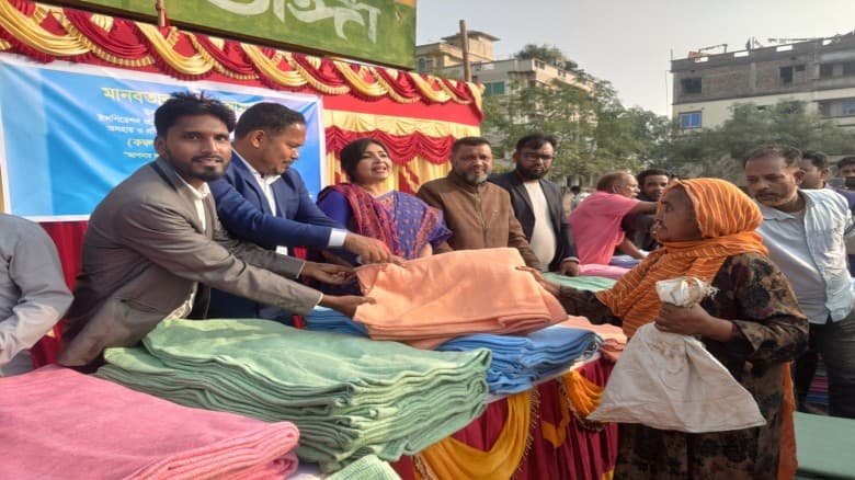 জীবননগরে দুস্থ ও প্রতিবন্ধী শীতার্তদের মাঝে শীতবস্ত্র বিতরণ