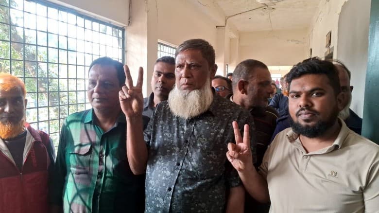 আদালতের নির্দেশে জয়পুরহাটের তিলকপুর ইউপিতে শপথ নিলেন আব্দুস সবুর পিন্টু