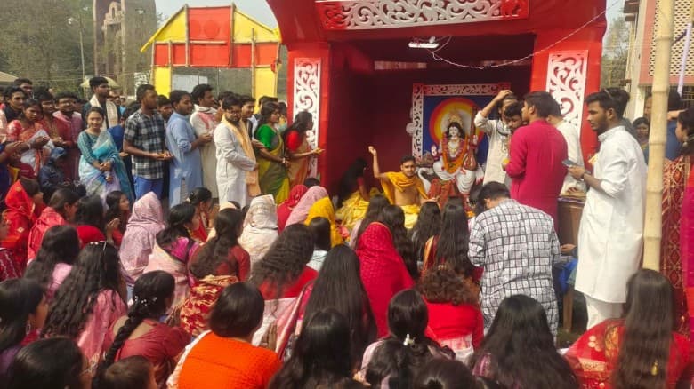 ইসলামী বিশ্ববিদ্যালয়ে সরস্বতী পূজা উদযাপন