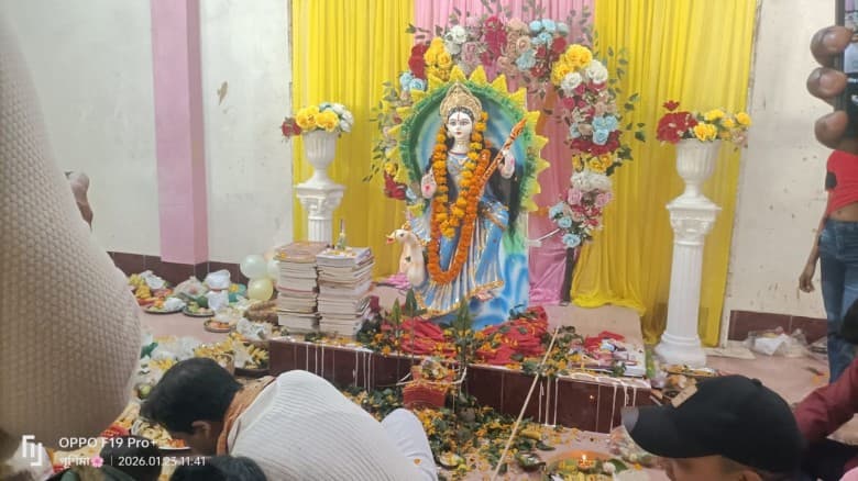নাচোলে উৎসবমুখর পরিবেশে শ্রীশ্রী সরস্বতী পূজা উদযাপিত