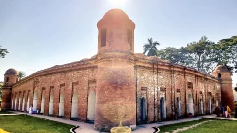 দ্রুত ক্ষয়ে যাচ্ছে বিশ্ব ঐতিহ্য ষাটগম্বুজ মসজিদ, ঝুঁকিতে মিহরাব