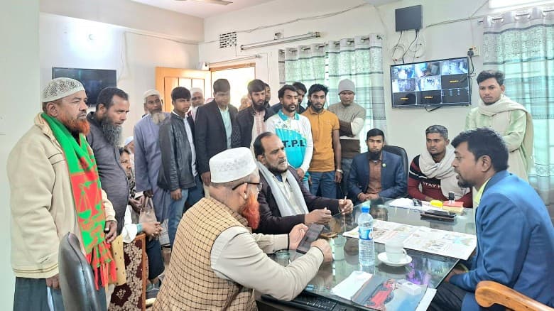 বগুড়ার শাজাহানপুরে দাঁড়িপাল্লা প্রতীকের নির্বাচনী সরঞ্জাম পুড়িয়ে ফেলা ও হুমকির অভিযোগ