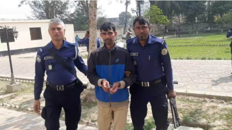 বরগুনায় জেলা প্রশাসকের কার্যালয়ে ঢুকে জেলা প্রশাসককে হত্যার উদ্দেশ্যে হামলার অভিযোগে আটক এক