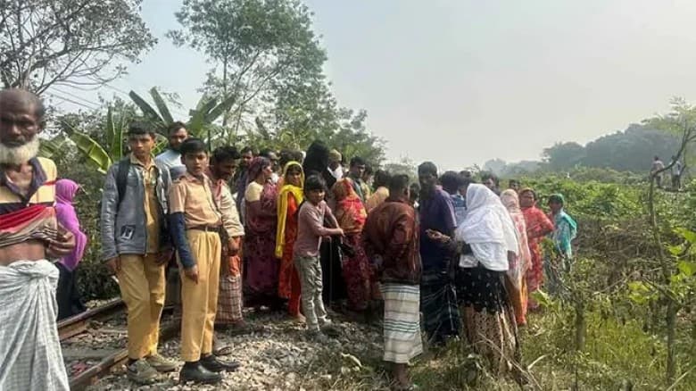 গাজীপুরে ট্রেনের নিচে ঝাঁপ, নারী ও দুই শিশুর মৃত্যু