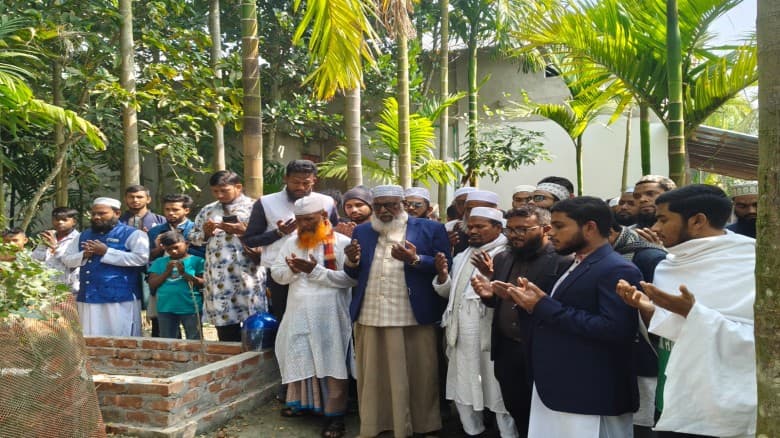শহীদ নাহিদের কবর জিয়ারত করলেন ভোলা–২ জামায়াত প্রার্থী মুফতি ফজলুল করিম