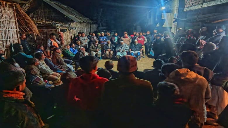 বালিয়াডাঙ্গীতে গভীর রাতে উঠান বৈঠক, জনস্রোতে মুখর জিয়াখোর গ্রাম