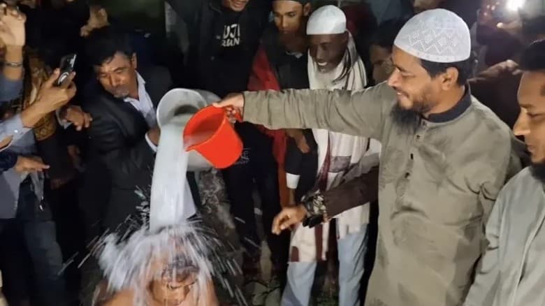 দুধ দিয়ে গোসল করে বিএনপি ও অঙ্গসংগঠনের ৩০০ নেতাকর্মী জামায়াতে যোগ দিলেন