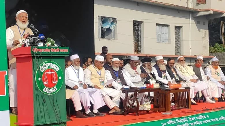 একদিকে গায়ে হাত, অন্যদিকে ফ্যামিলি কার্ড চলবে না : জামায়াত আমির