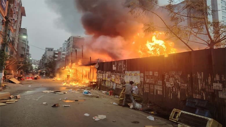 রাজধানীর উত্তরায় আগুন!