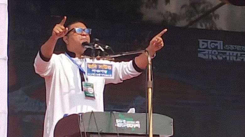 মাত্র ৩৫ দিন আগে লন্ডন থেকে দেশে একজন নব্য মুফতি এসেছেন