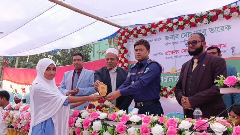 ‎লক্ষ্মীপুরে এক হাজার নয়শ শিক্ষার্থীকে পুরস্কার প্রদান