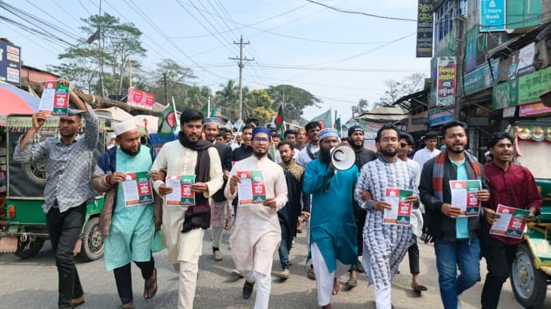 লালমোহন বাজারে ছাত্রশিবিরের গণভোট প্রচার অনুষ্ঠিত