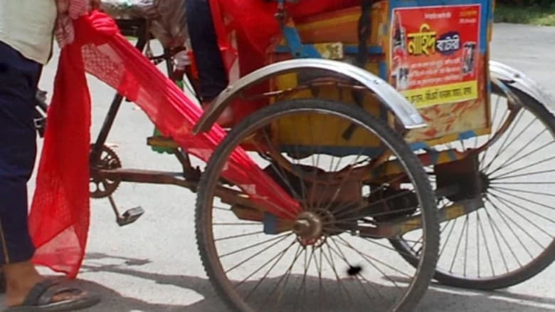 ইজিবাইকের চাকায় ওড়না পেঁচিয়ে শিক্ষার্থীর মৃত্যু