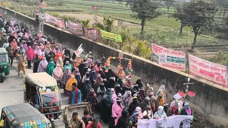 দাঁড়িপাল্লার পক্ষে বগুড়া সদরে হাজারো নারীর মিছিল