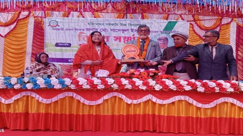 হরিমোহনের সহকারী প্রধান শিক্ষক সাদেকুল ইসলামের বিদায় সংবর্ধনা
