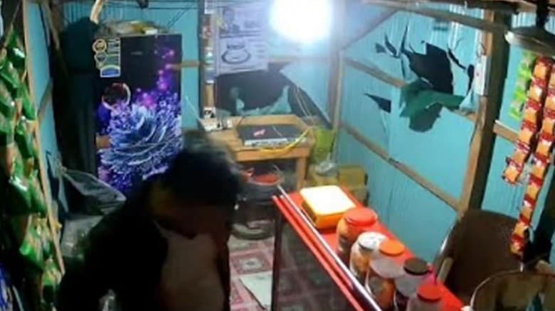 ঝিনাইদহের কালীগঞ্জে স্বতন্ত্র প্রার্থী ও ধানের শীষের সমর্থকদের মধ্যে সংঘর্ষের ঘটনা ঘটেছে