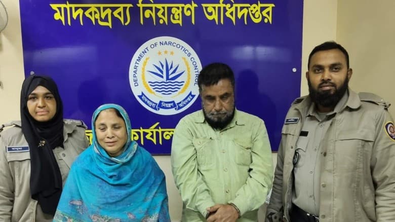বগুড়ার শাজাহানপুরে মেইল বাসে তল্লাশি: ৫৪০ পিস ইয়াবা ও নারীসহ গ্রেপ্তার ২