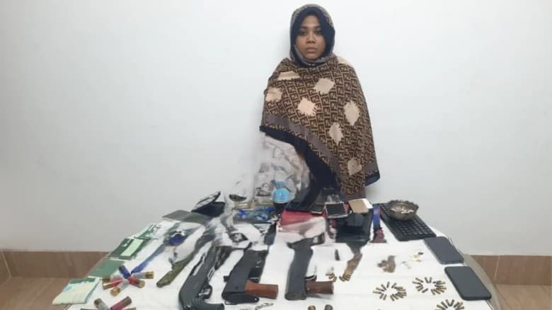 সেনা অভিযানে শরীয়তপুরে আগ্নেয়াস্ত্রসহ ছাত্রদল নেত্রী গ্রেপ্তার