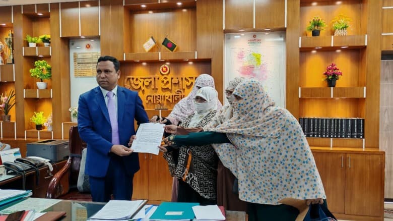 হামলা-কটূক্তির প্রতিবাদে রাজপথে নোয়াখালী মহিলা জামায়াত