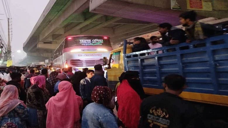 নির্বাচন নয় যেন ঈদের আনন্দে ঢাকা ছাড়ছে লক্ষ মানুষ